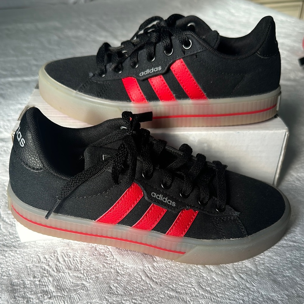 New Adidas Unisex Child Daily 3.0 Skate Shoe, Black/Red/Grey, 4 Little Kid US